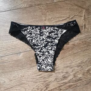 2/$10 BNWT La senza underwear